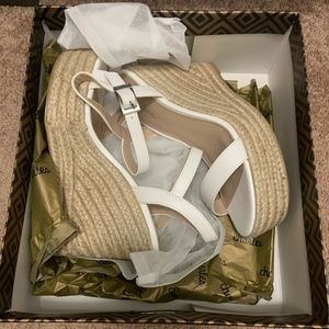 (New) Charles White Sandals, size 6